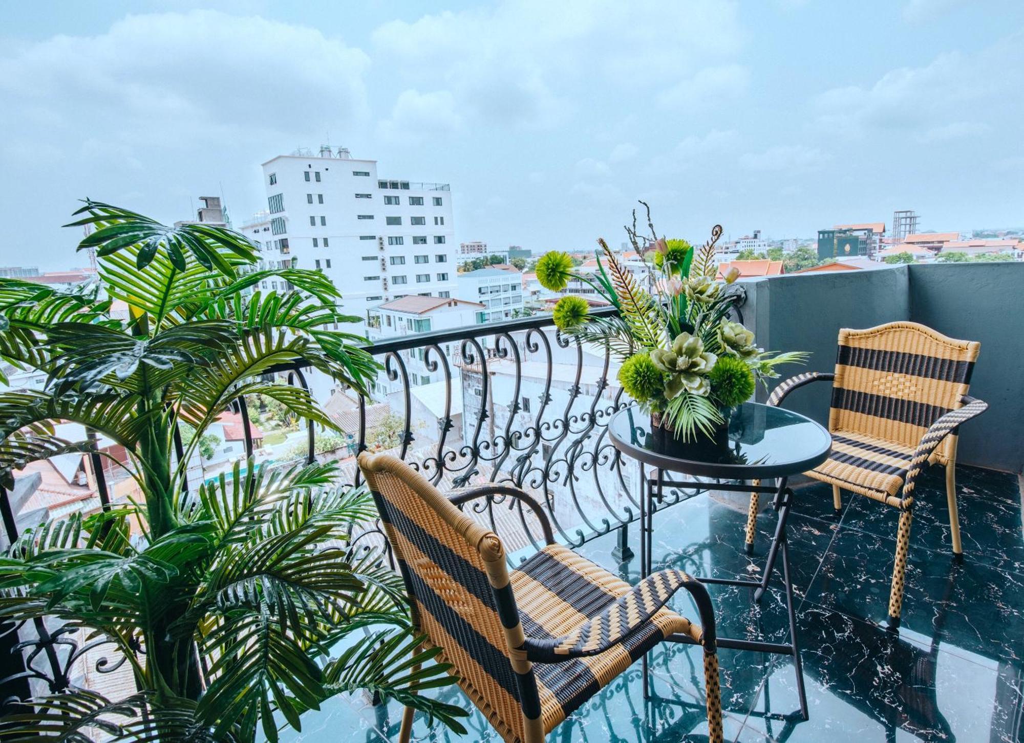 V Hotel Vientiane Exterior photo